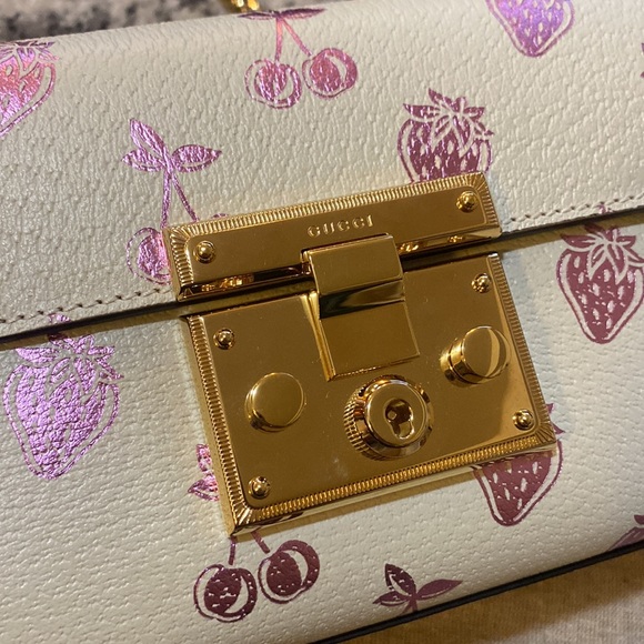 Gucci Padlock Small Berry Shoulder Bag - Picture 4 of 8